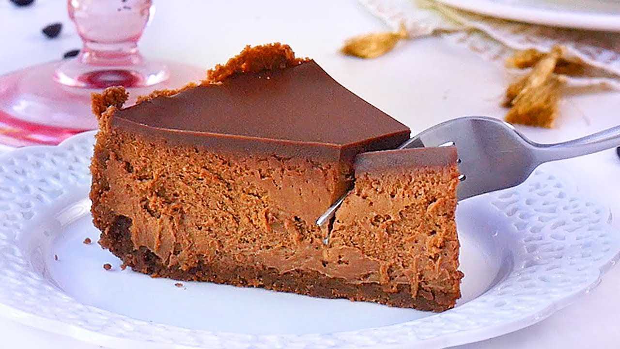 Рецепт шоколадного чизкейка в домашних. Шоколадный чизкейк ПП. Творожно шоколадный чизкейк. Шоколадный чизкейк без выпечки. Shokoladli chizkeyk.