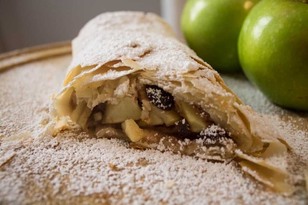 Пирог-перевертыш с яблоками — 6 необычных рецептов