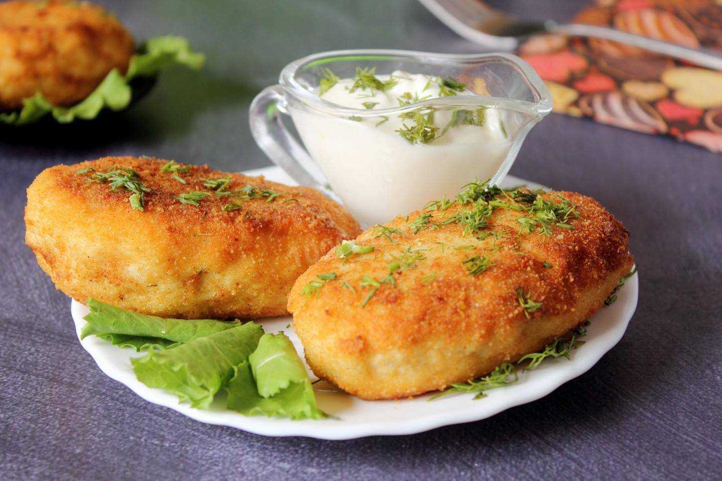 Картофельные котлеты из вареной картошки на сковороде, рецепт с фото