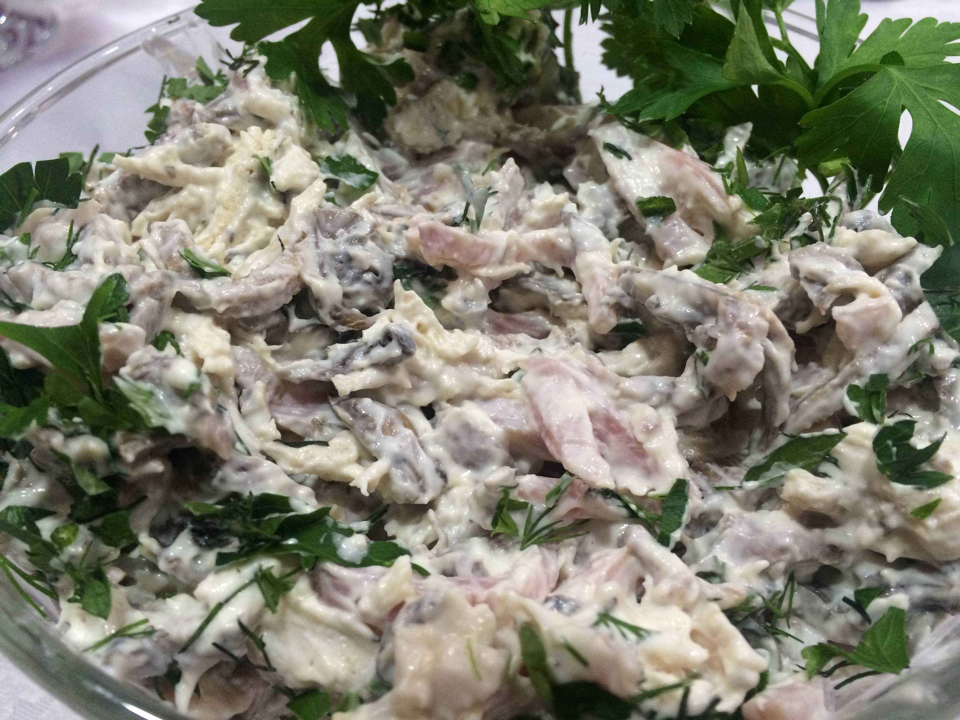 Курица копченая грибы салат с шампиньонами