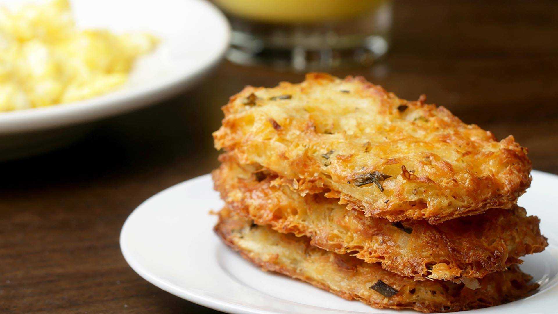 Картофельные драники с ветчиной и сыром