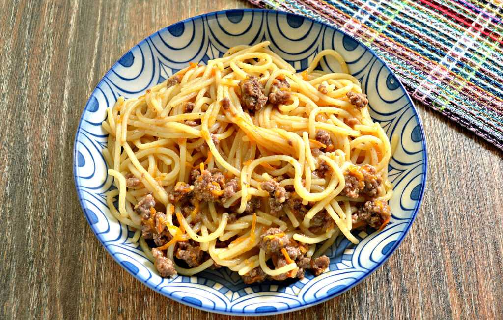 Спагетти в мультиварке: с фаршем, с курицей, с мясом, карбонара, с грибами, болоньезе и с сосисками