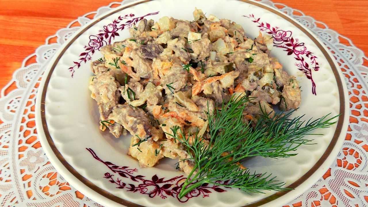 Салат из куриной печени с соленым огурцом: очень вкусный рецепт