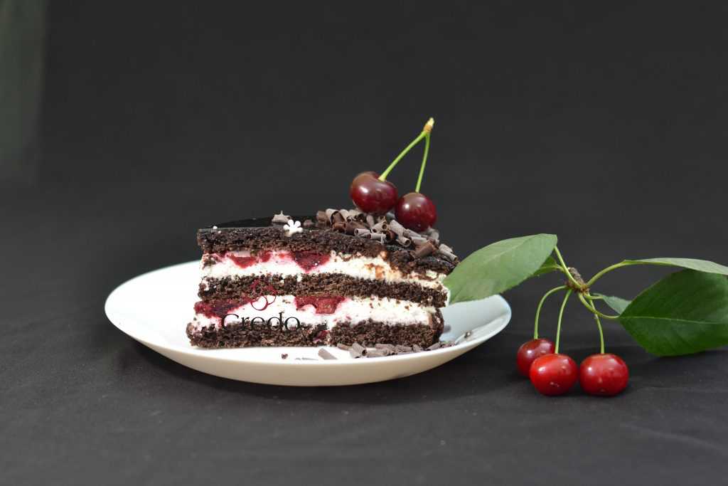 Торт черный лес классический с вишней рецепт. Торт чёрный лес Шварцвальд. Шварцвальдский вишневый торт черный лес. Торт "чёрный лес" Чизберри. Черничный лес торт.