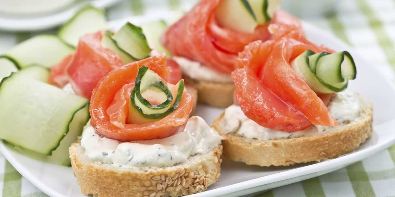 Бутерброды с красной рыбой на праздничный стол (простые и вкусные рецепты)