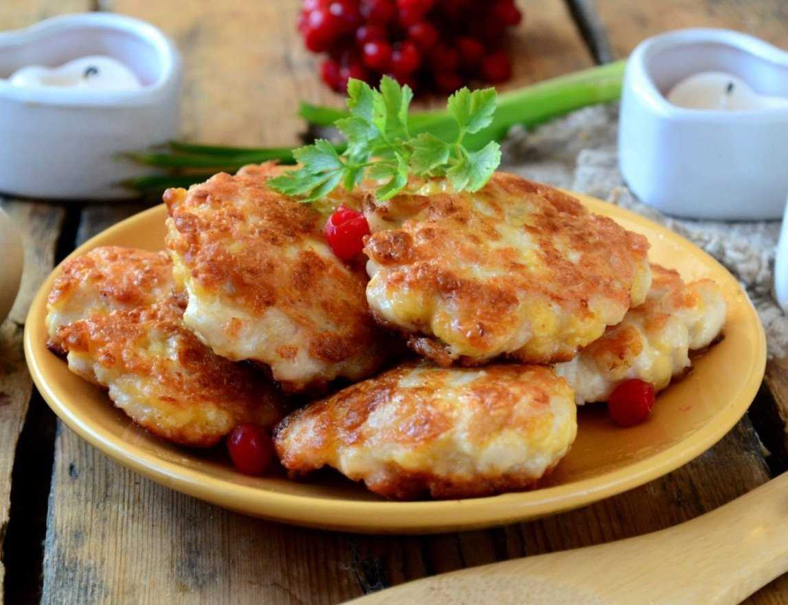 Куриные растрепки из куриной грудки на сковороде с фото