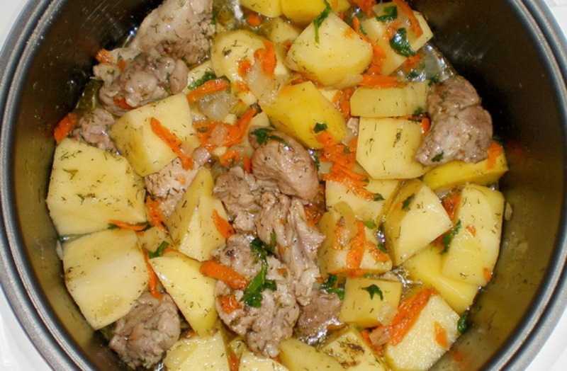 Рецепт приготовления свинины в мультиварке. Жаркое с картофелем. Картошка с мясом. Жаркое с говядиной и картошкой в мультиварке. Тушёная картошка с мясом.