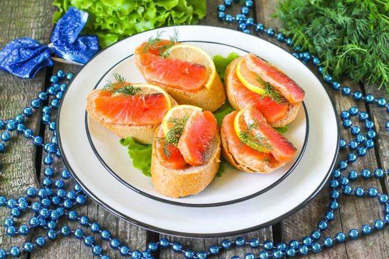 Бутерброды с красной рыбой на праздничный стол – рецепты