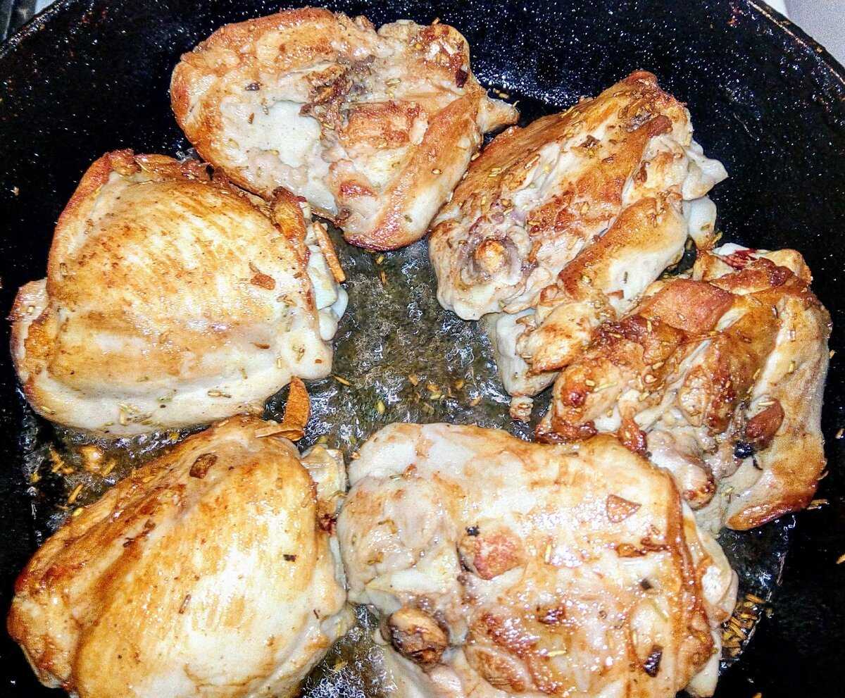 Мягкая курица на сковороде