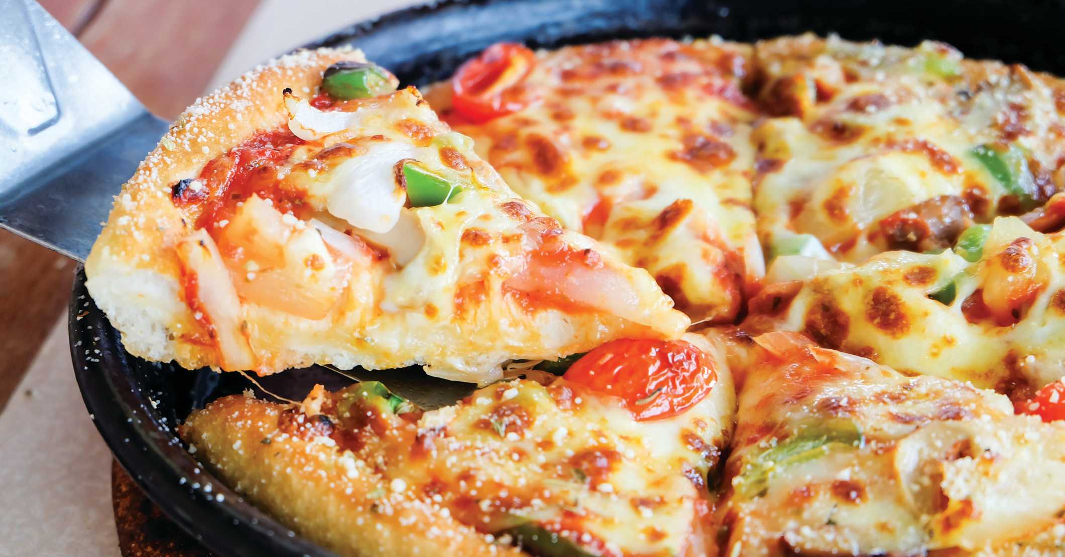 Быстрая простая пицца в духовке. Пицца на сковороде. Ленивая пицца на сковороде. Быстрая вкусная пицца. Пицца быстрого приготовления.