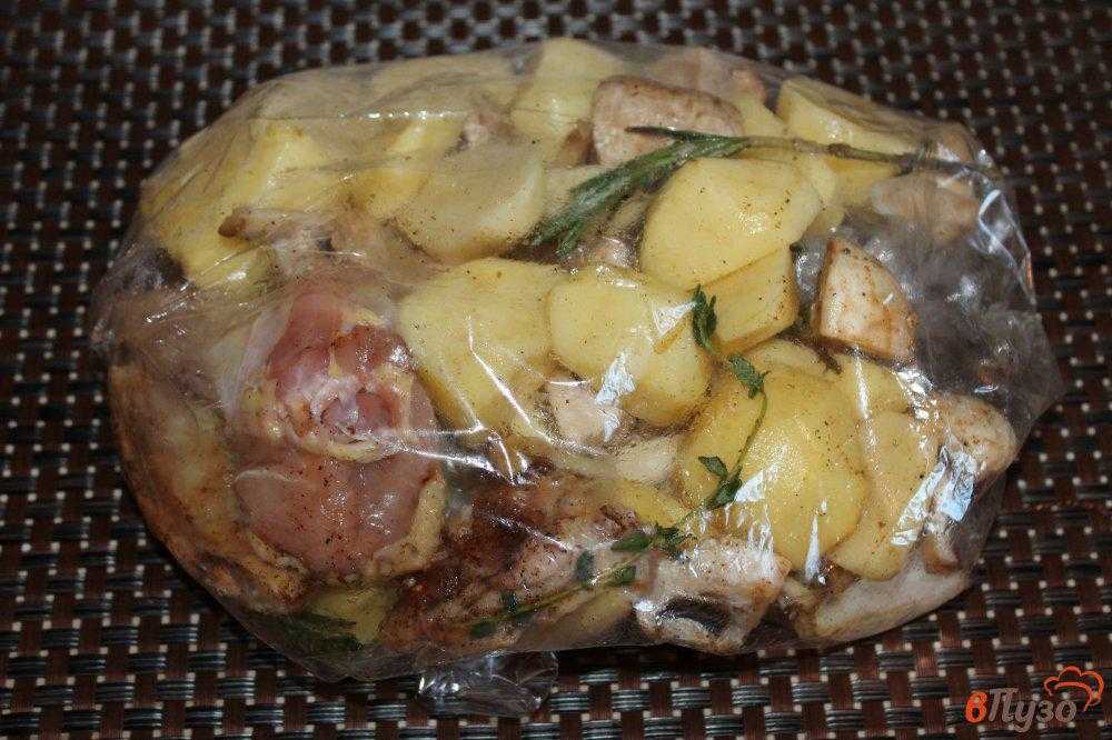 Курица в рукаве с картошкой и грибами