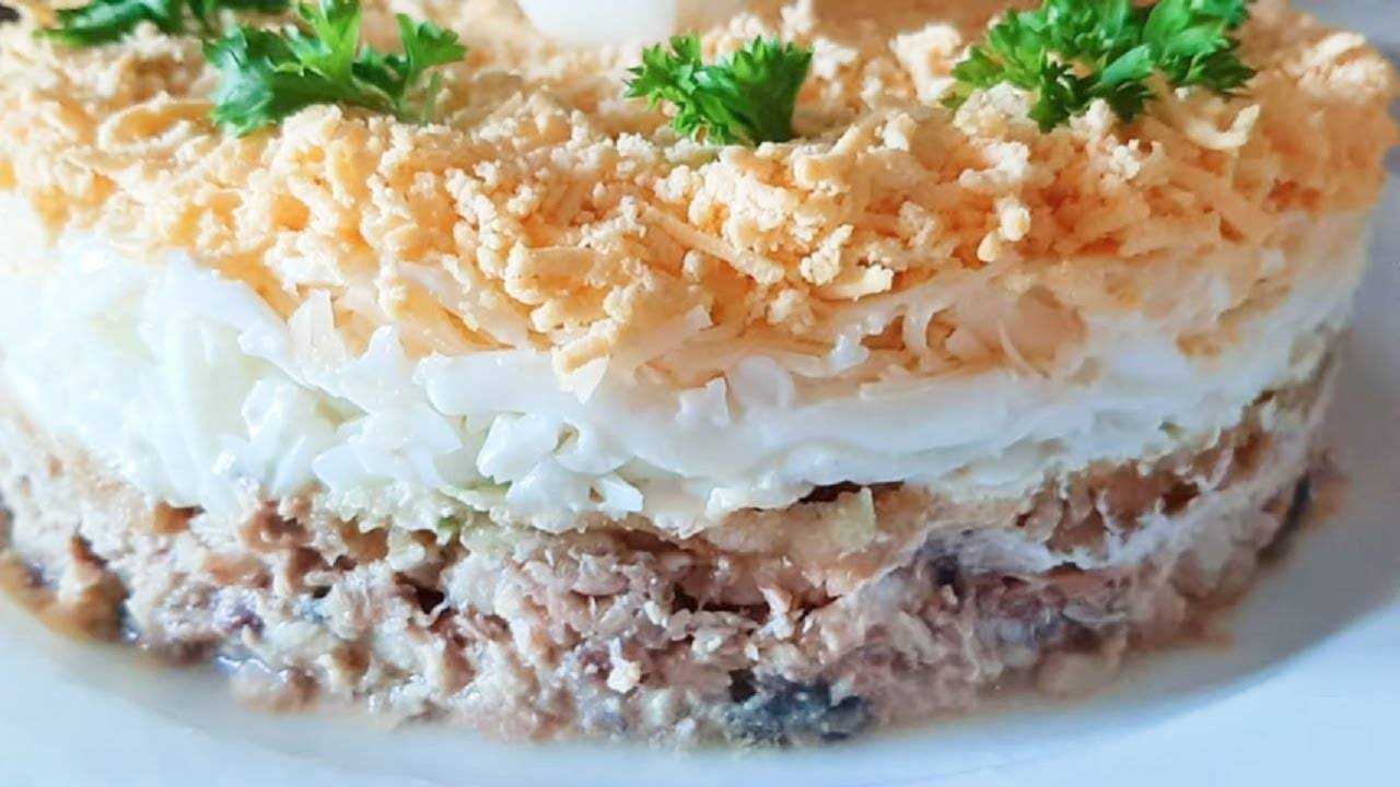 Салат-торт из крекеров - 12 пошаговых фото в рецепте