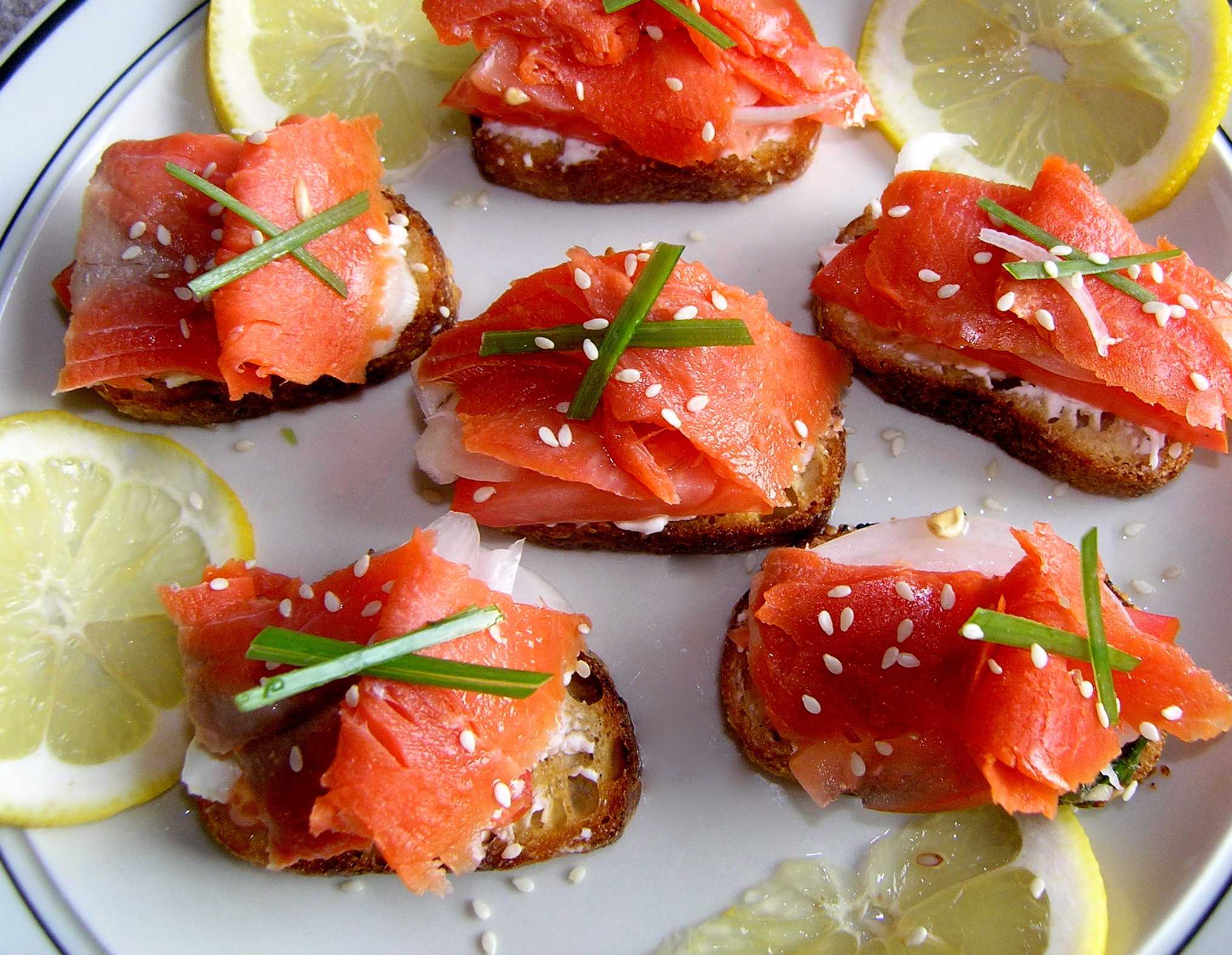 Рулетики из кабачков с разными начинками — 11 простых и вкусных рецептов