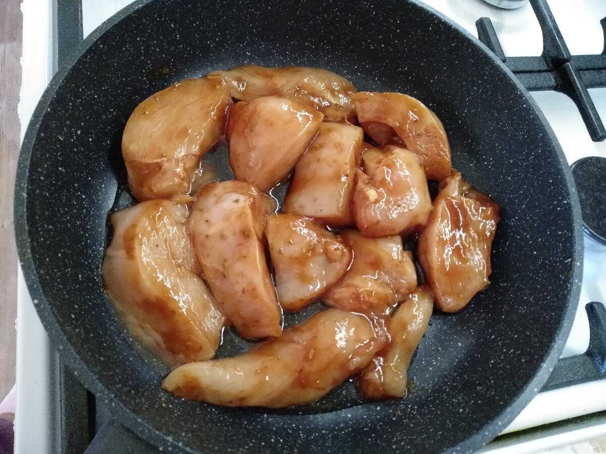 Жареное куриное филе на сковороде