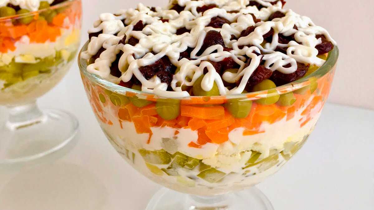 Салат «березка» с курицей и черносливом: 7 рецептов