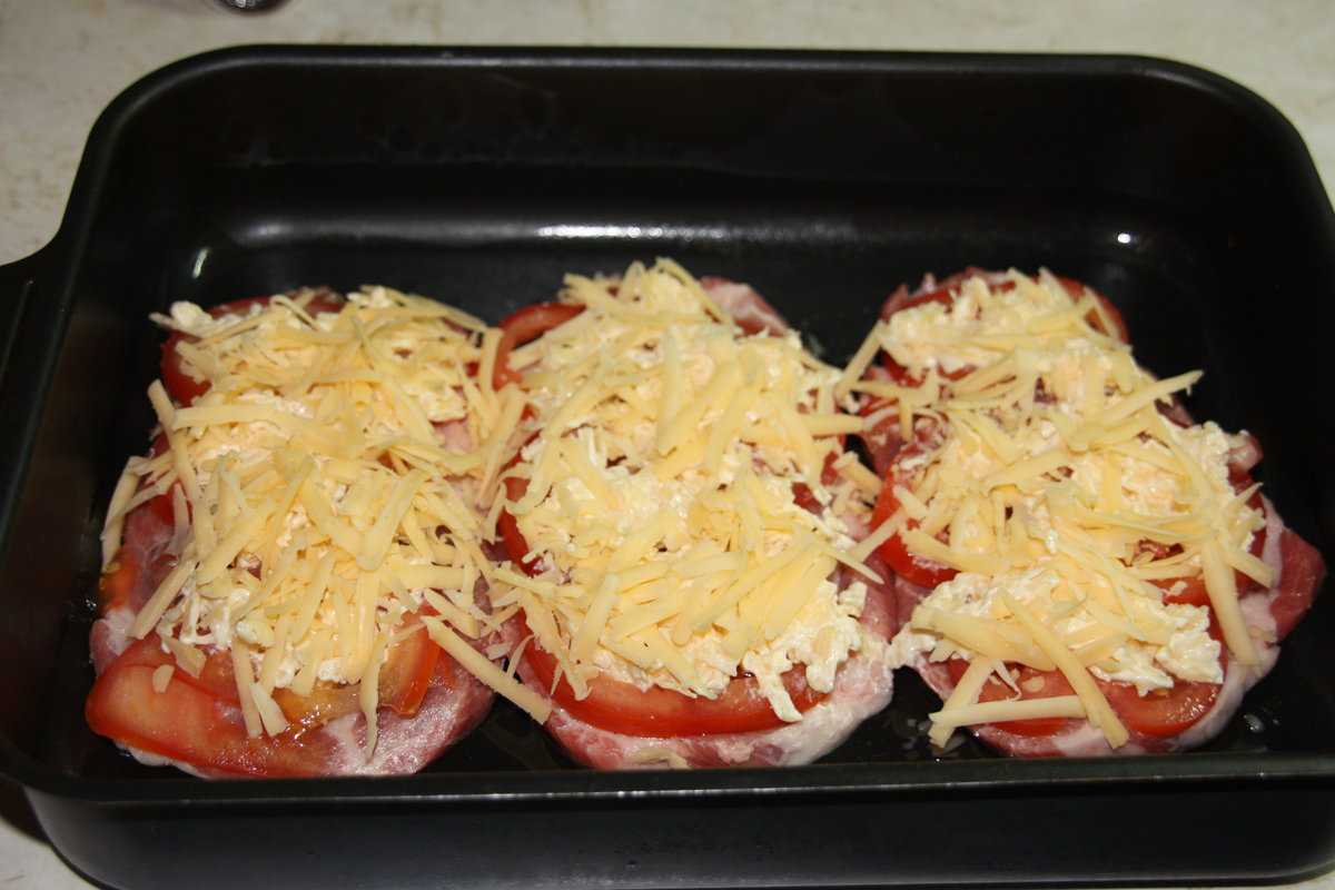 Отбивные из свинины в духовке рецепт с фото с помидорами и сыром и грибами