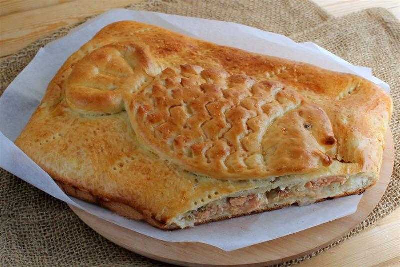 Пирог с рисом и рыбными консервами из дрожжевого теста, рецепт с фото фоторецепт.ru