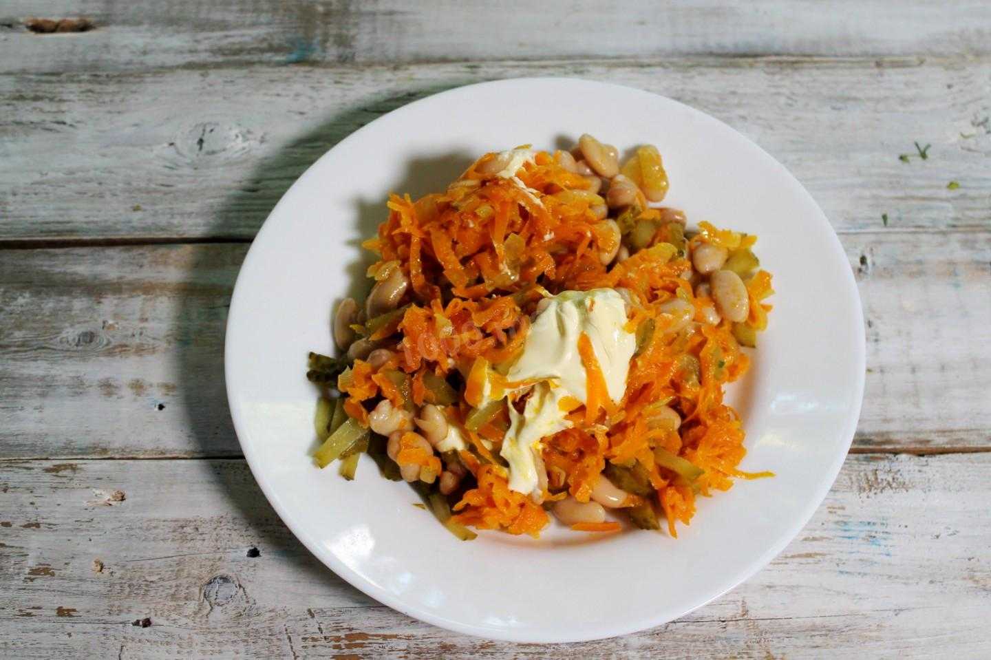 Салат с фасолью и сухариками: 10 самых вкусных вариантов блюда