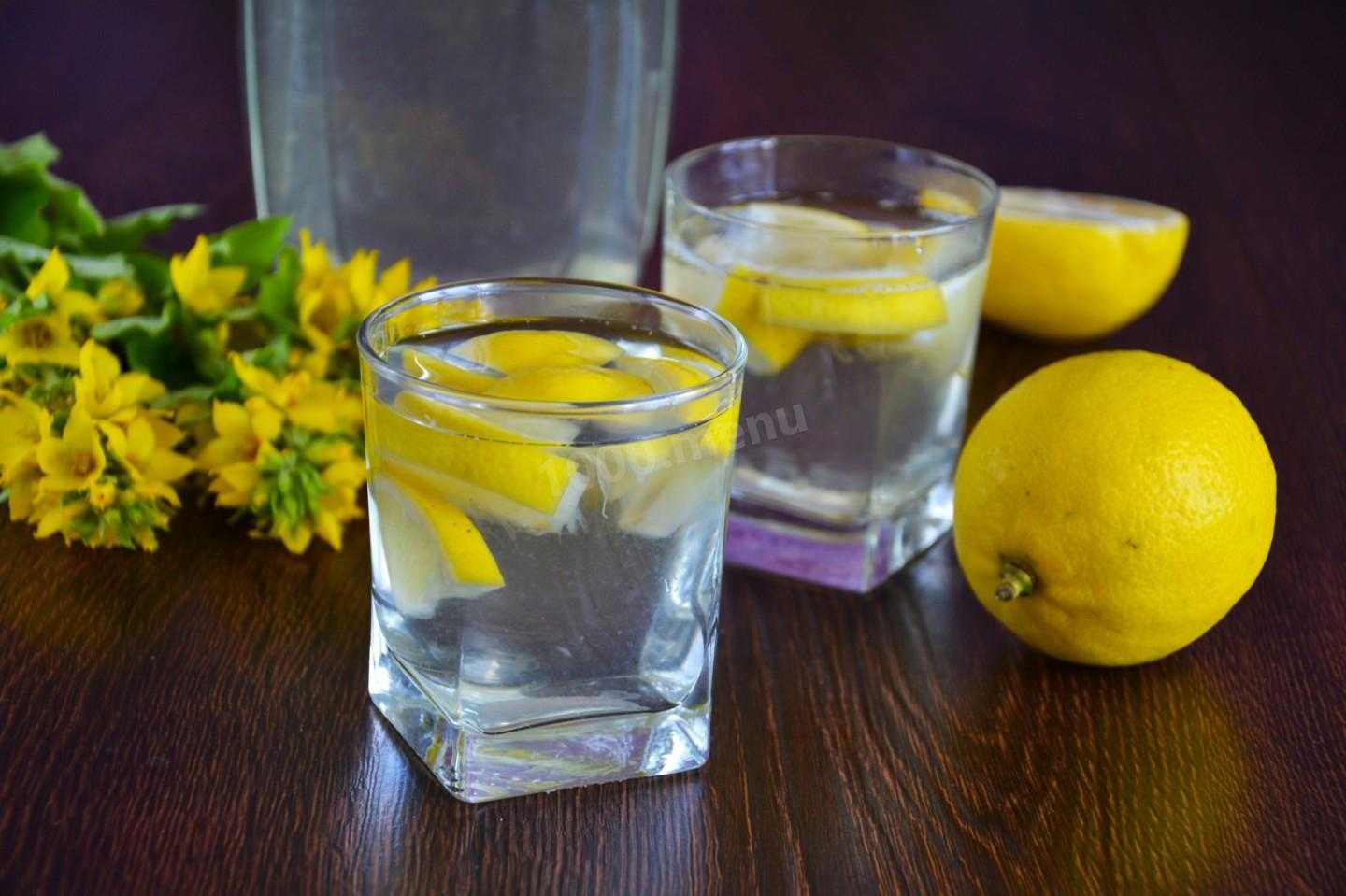 Сделать напиток из лимонов. Лимонный компот. Компот из Лимонов. Лимоны на зиму. Компот с лимоном в кастрюле.