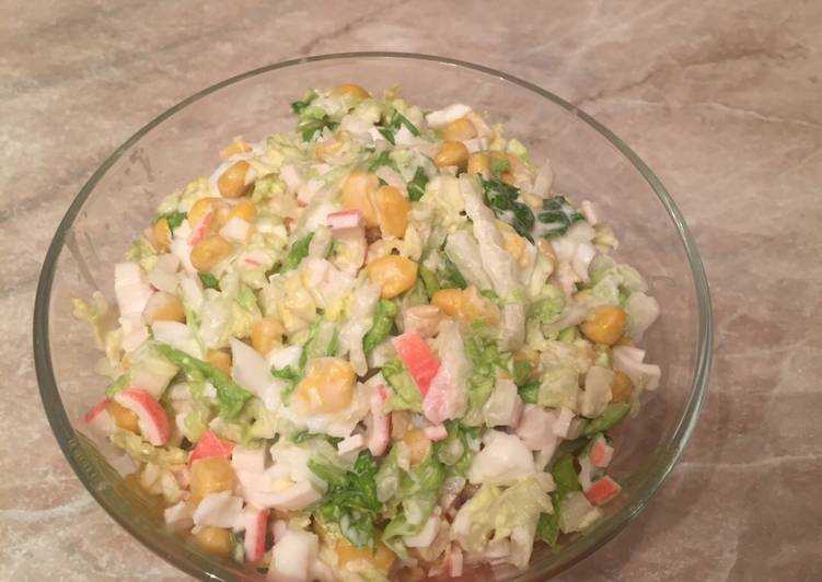 Салат с крабовыми палочками и кукурузой: 5 классических рецептов