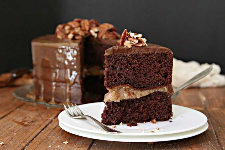 Шоколадный бисквитный торт: простые рецепты пошагово
