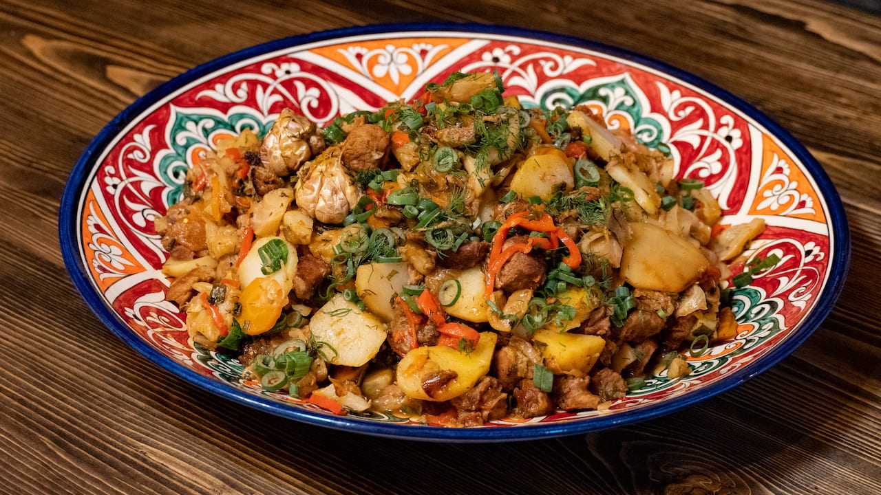 Жаркое из говядины в мультиварке (с картошкой, овощами)