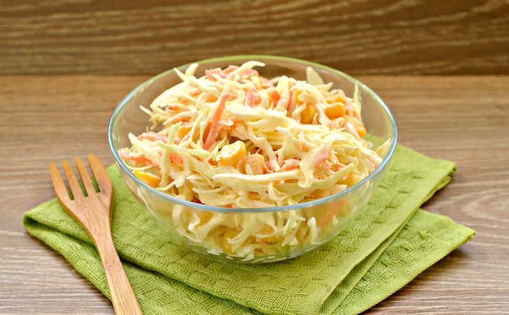 Салат из капусты с копчёной колбасой и огурцами - 7 пошаговых фото в рецепте