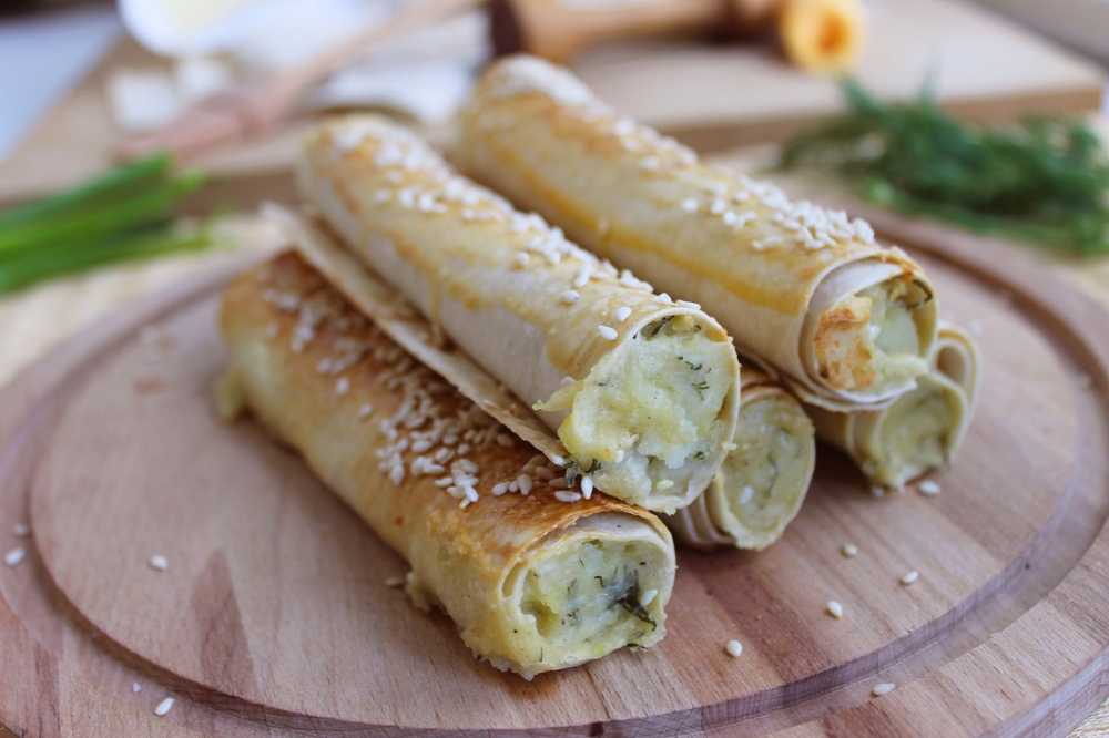 Интересные новогодние салаты и закуски. сырные трубочки с корейской морковью. пошаговый рецепт: лёгкий сладкий салат с сыром и инжиром