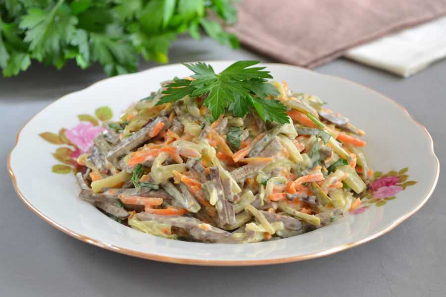 Салат с печенью и солеными огурцами - 8 рецептов с морковью, фасолью, грибами