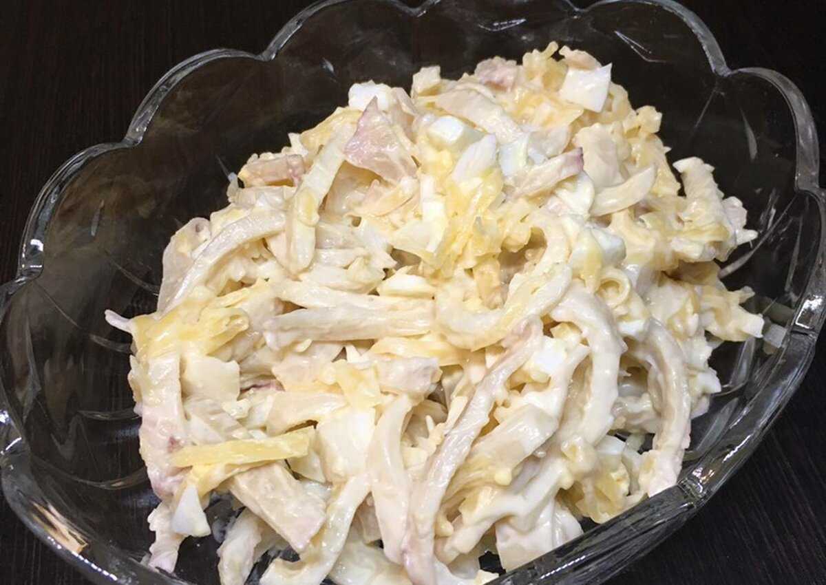 Салат из кальмаров горячего копчения рецепт с фото