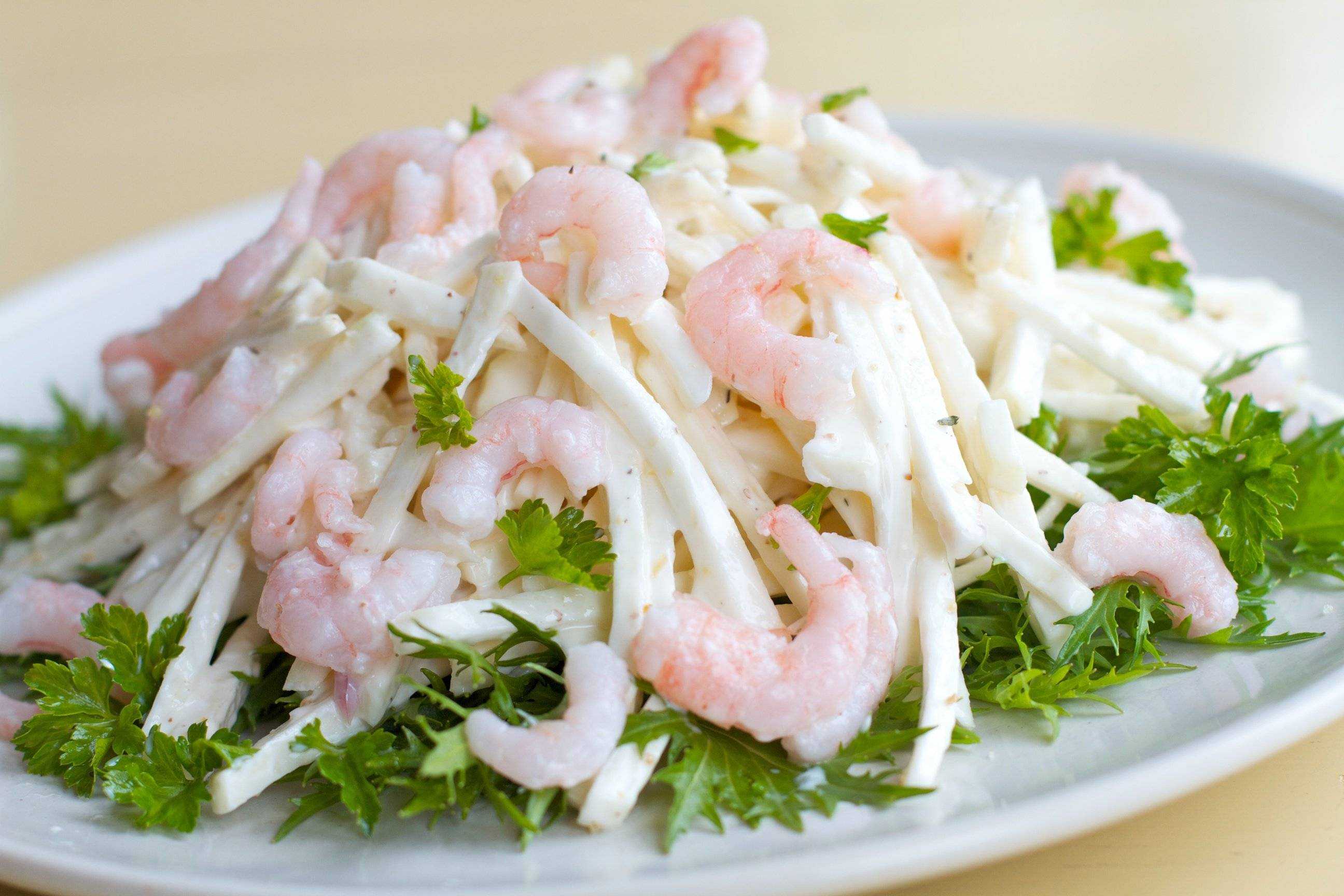 Салат с кальмарами - 20  рецептов вкусных и простых салатов из кальмаров с фото и видео