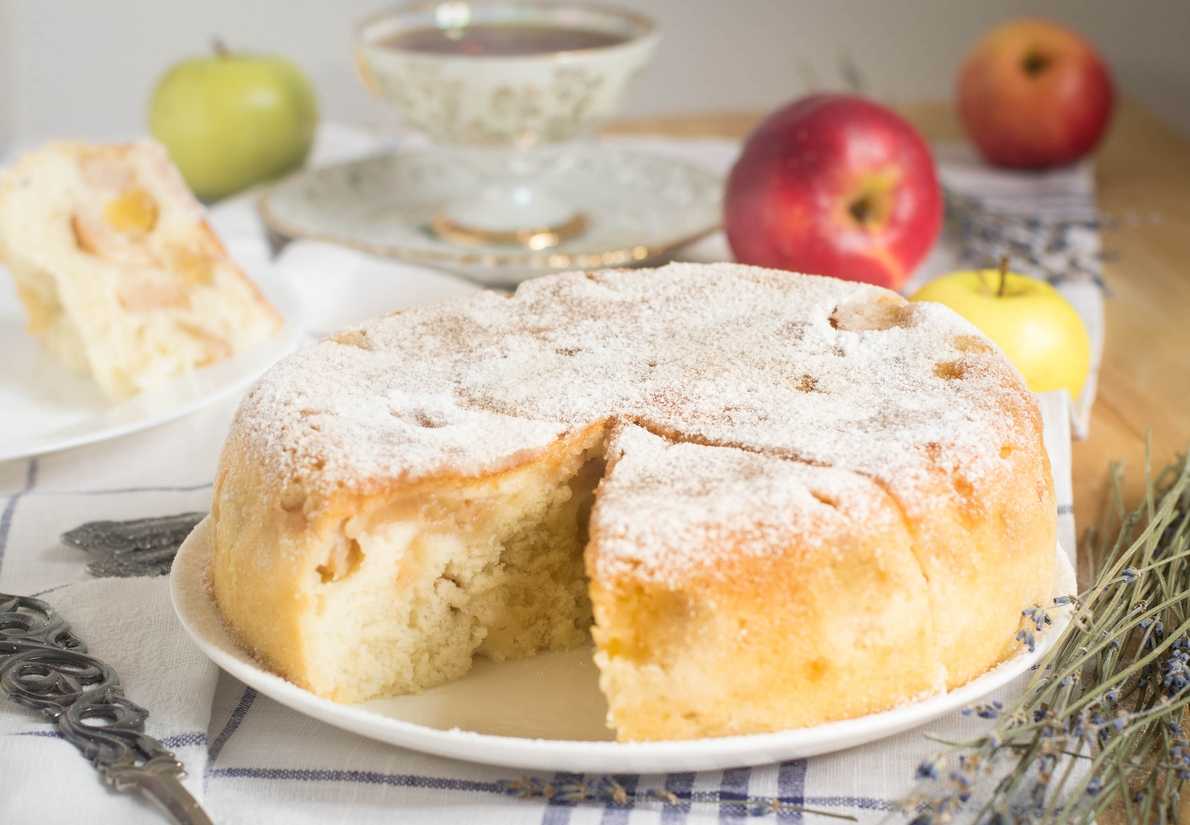 Творожная шарлотка с яблоками: рецепты на каждый день